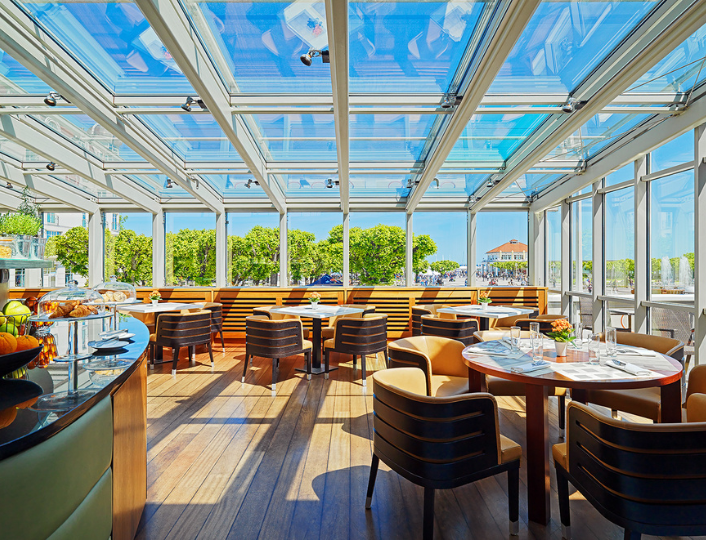 Club Lounge