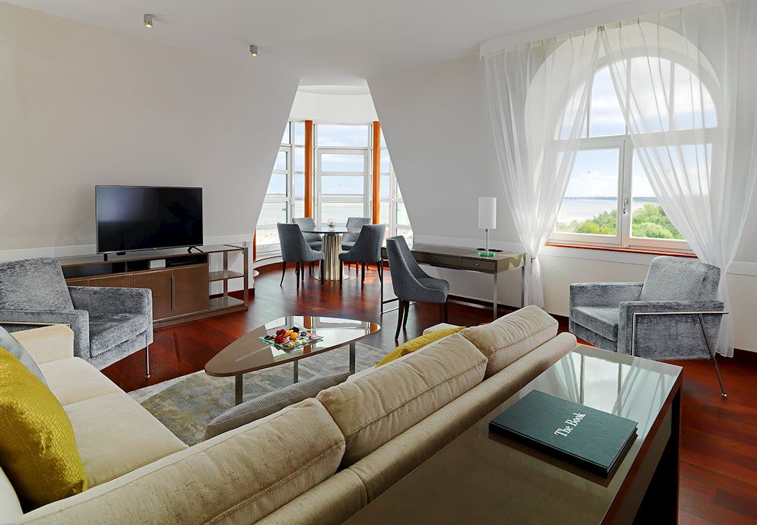 Apartament z rotundą i dwiema sypialniami								